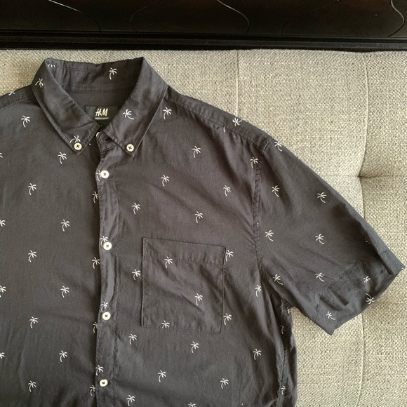 H&M Hawaiian Palm Tree Shirt - Picture 4 of 6